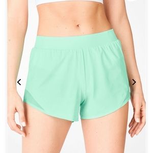Fabletics Mika run shorts -L